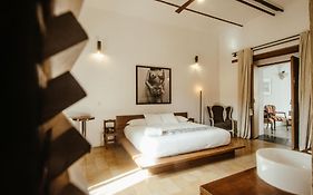 Hotel Sin Nombre